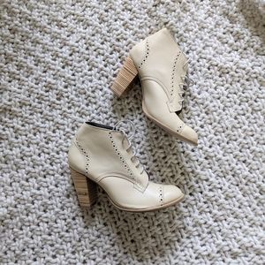 Nicora Willow Booties size 8